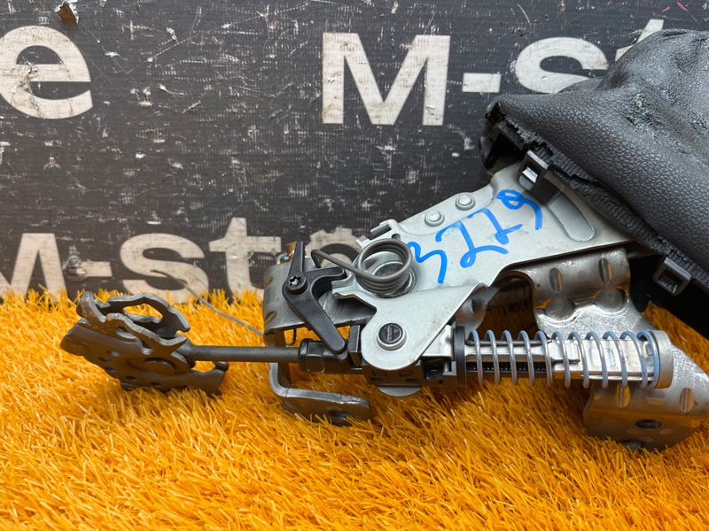 Ручка ручного тормоза, 1000 рублей, Красноярск