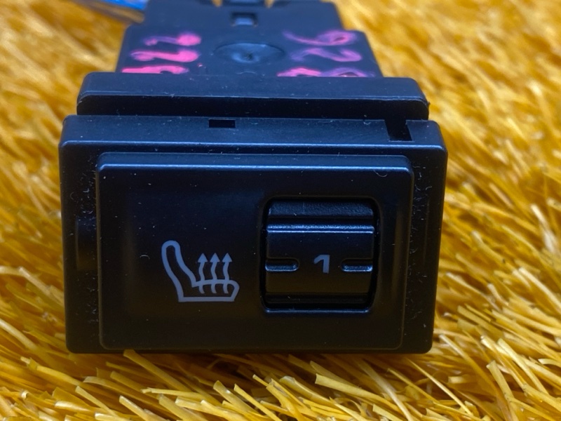 Кнопка подогрева сидений, 300 рублей, Красноярск