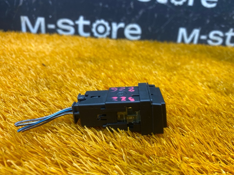 Кнопка подогрева сидений, 300 рублей, Красноярск