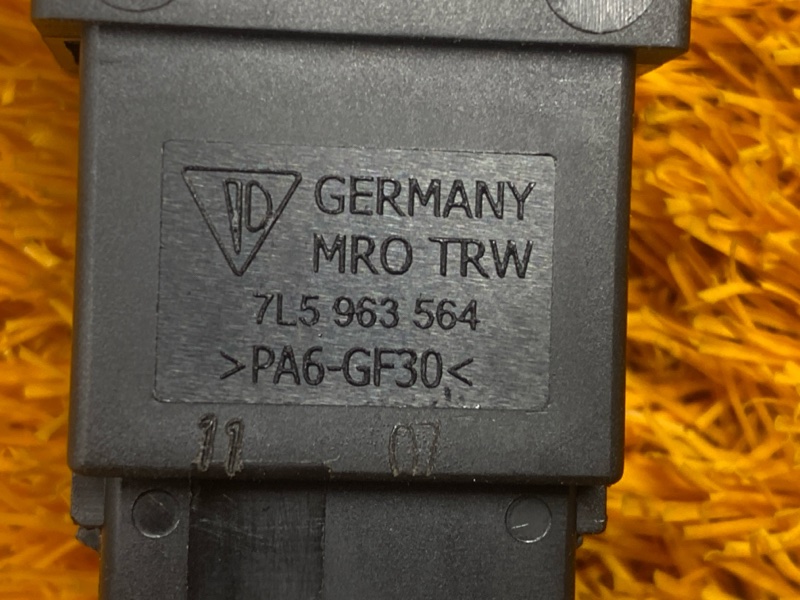 Кнопка подогрева сидений, 300 рублей, Красноярск