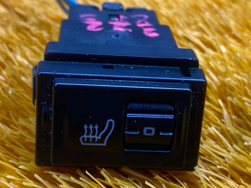 Кнопка подогрева сидений, 300 рублей, Красноярск