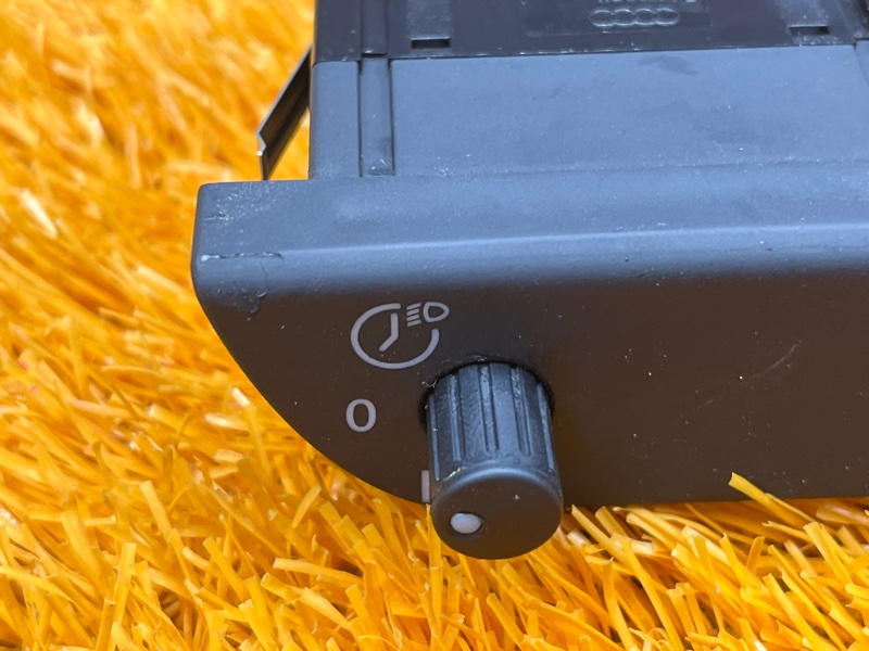 Кнопка корректора фар, 200 рублей, Красноярск