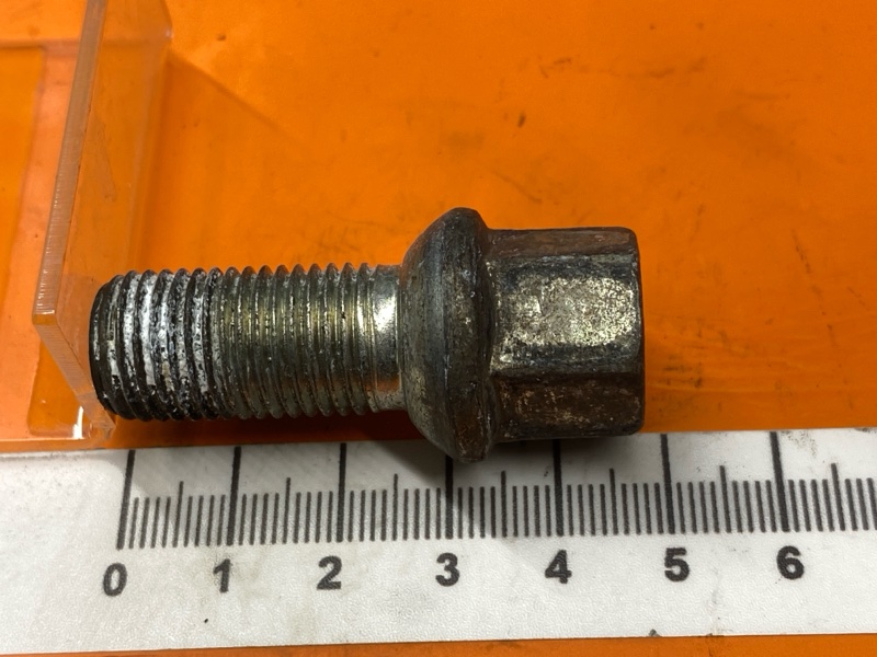 болт колесный, 2000 рублей, Красноярск