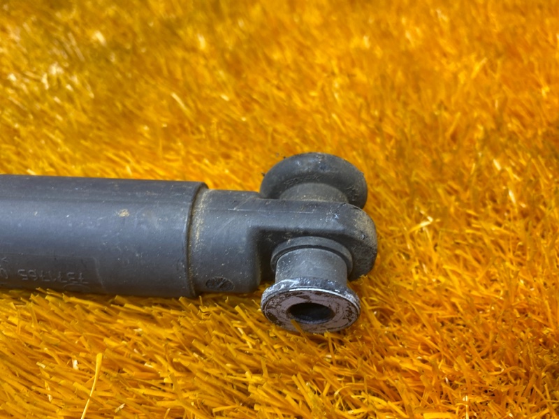 амортизатор багажника, 850 рублей, Красноярск