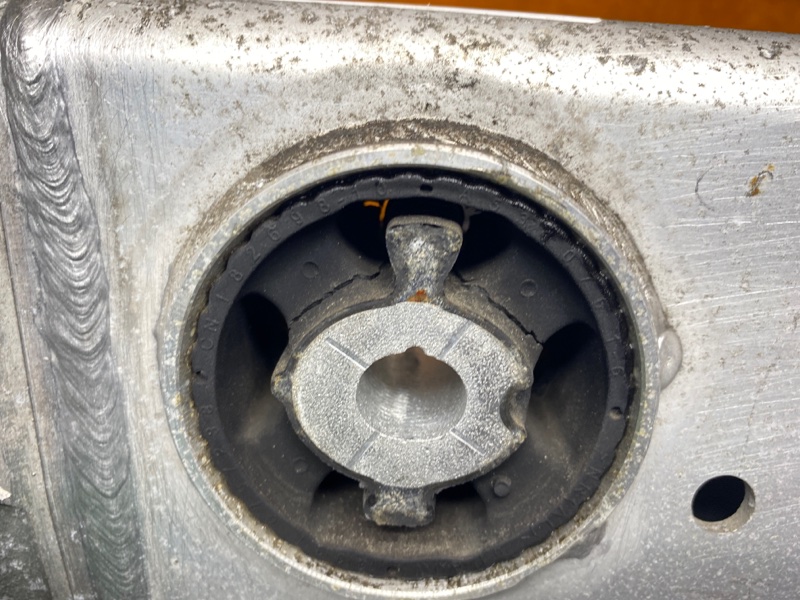 Балка поперечная (подрамник), 2000 рублей, Красноярск