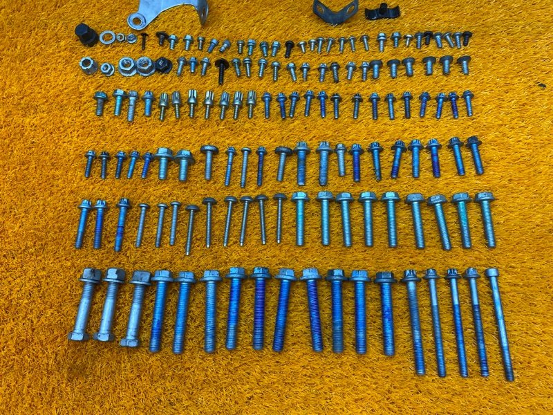 Болты и гайки ДВС, 1000 рублей, Красноярск