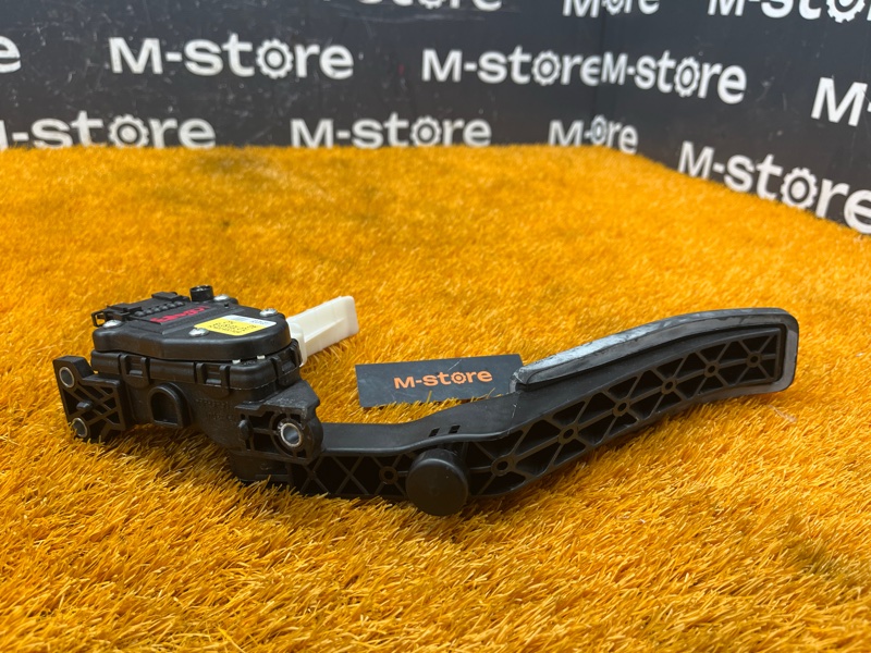 педаль газа, 1000 рублей, Красноярск