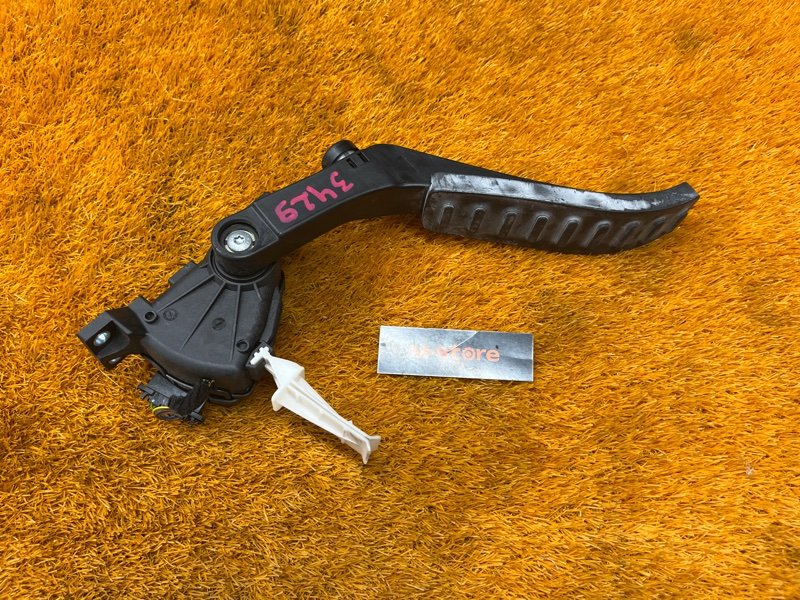 педаль газа, 1000 рублей, Красноярск