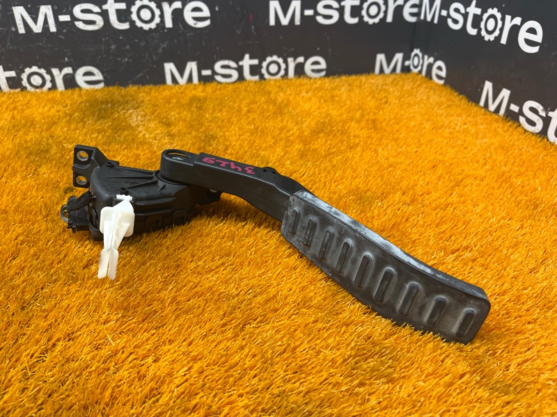 педаль газа, 1000 рублей, Красноярск