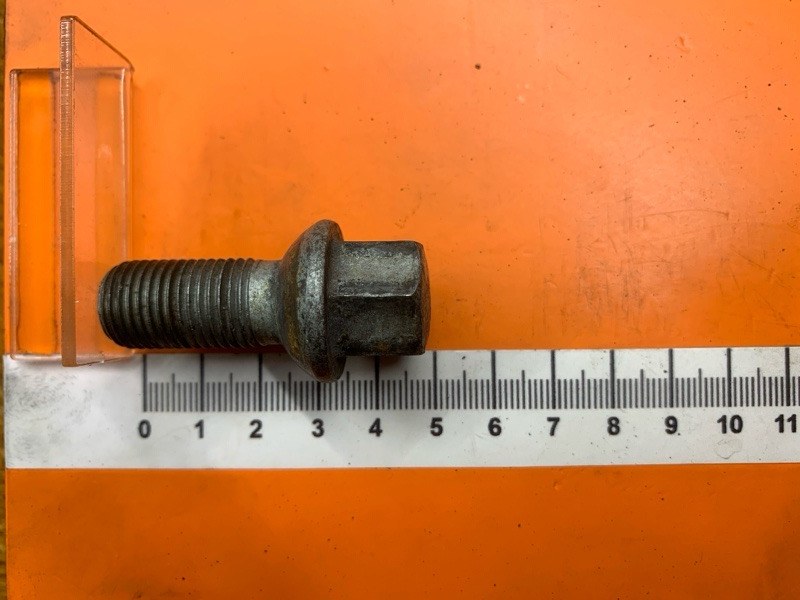 болт колесный, 2000 рублей, Красноярск