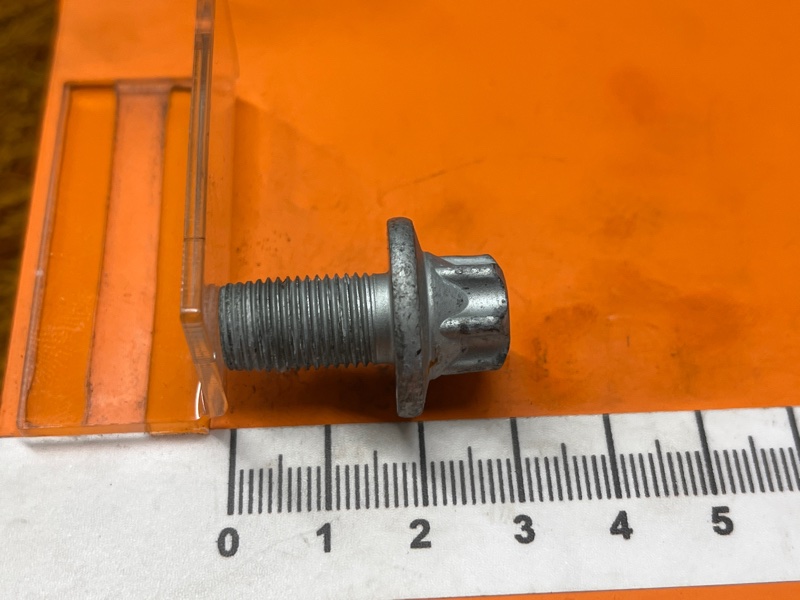 болт гидротрансформатора, 200 рублей, Красноярск