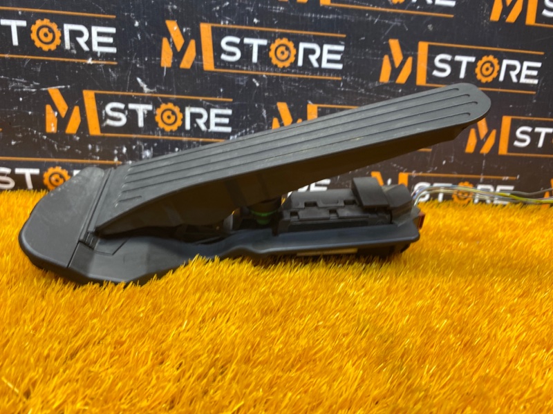 педаль газа, 1000 рублей, Красноярск