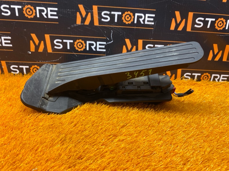 педаль газа, 1000 рублей, Красноярск