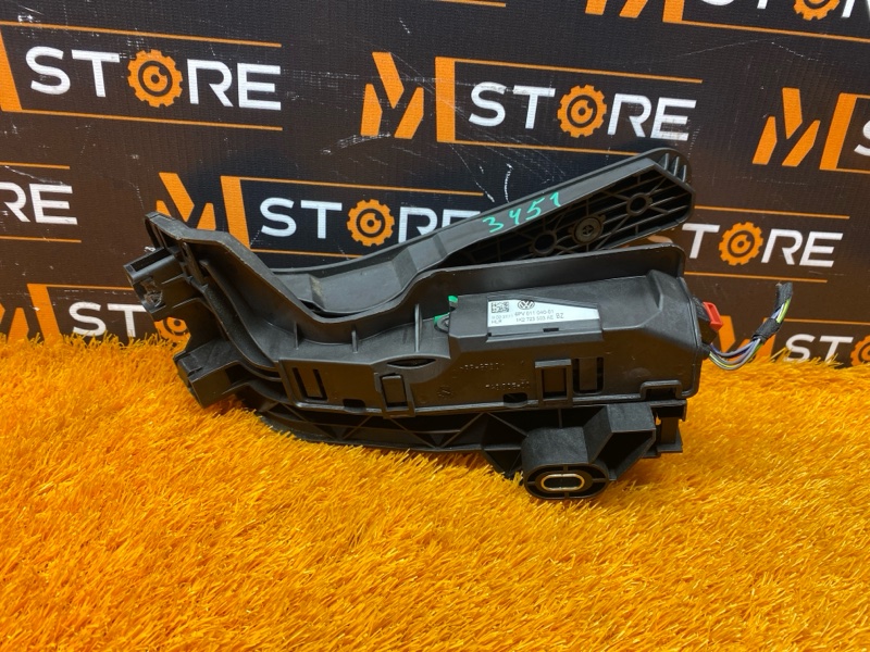 педаль газа, 1000 рублей, Красноярск