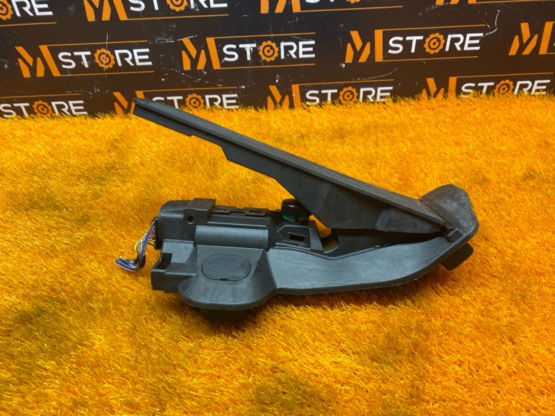 педаль газа, 1000 рублей, Красноярск