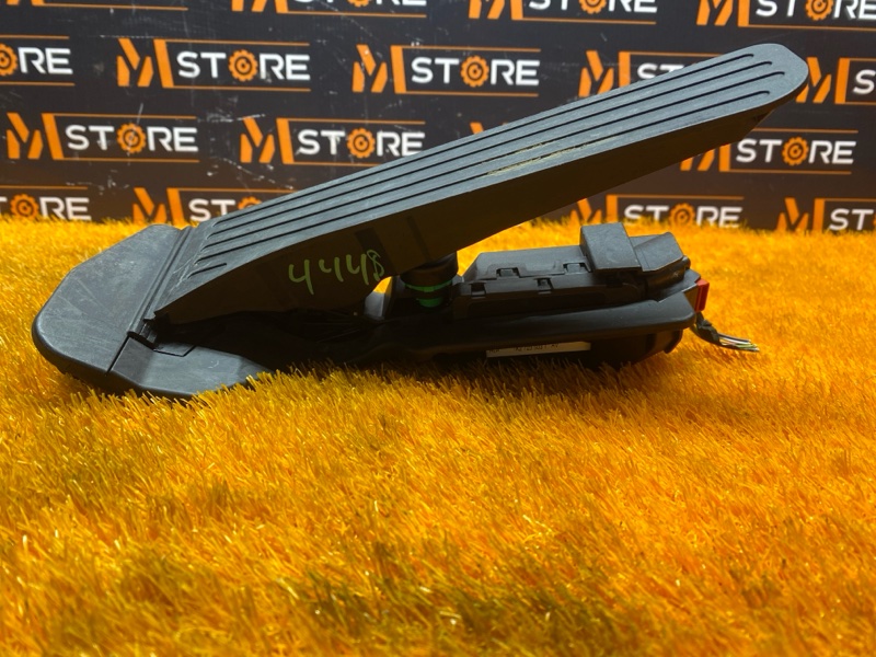 педаль газа, 1000 рублей, Красноярск