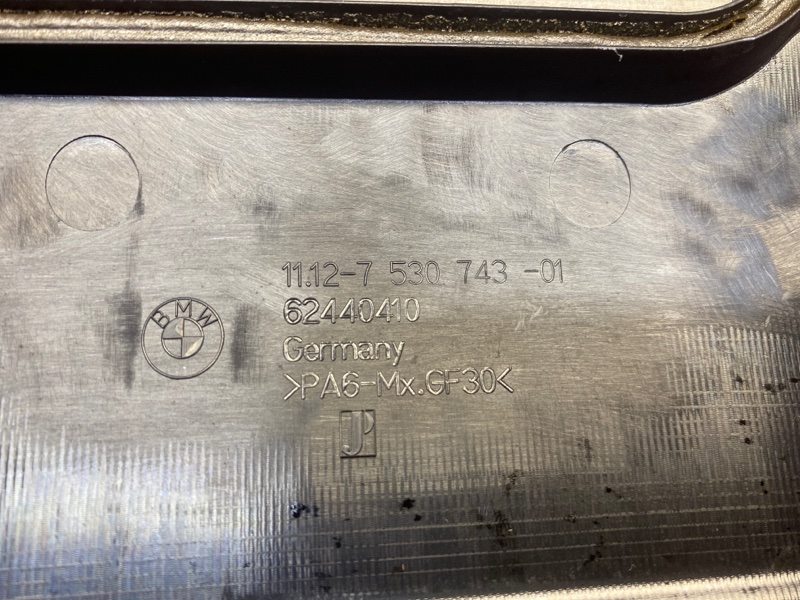 крышка двигателя, 1000 рублей, Красноярск