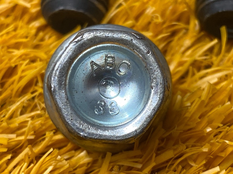 болт колесный(секретка), 2000 рублей, Красноярск