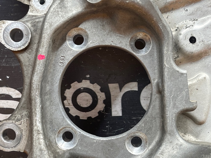 кулак поворотный, 2000 рублей, Красноярск