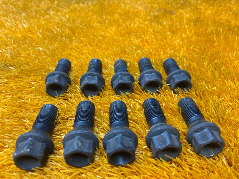 болт колесный, 2000 рублей, Красноярск