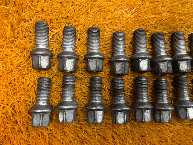 болт колесный, 2000 рублей, Красноярск