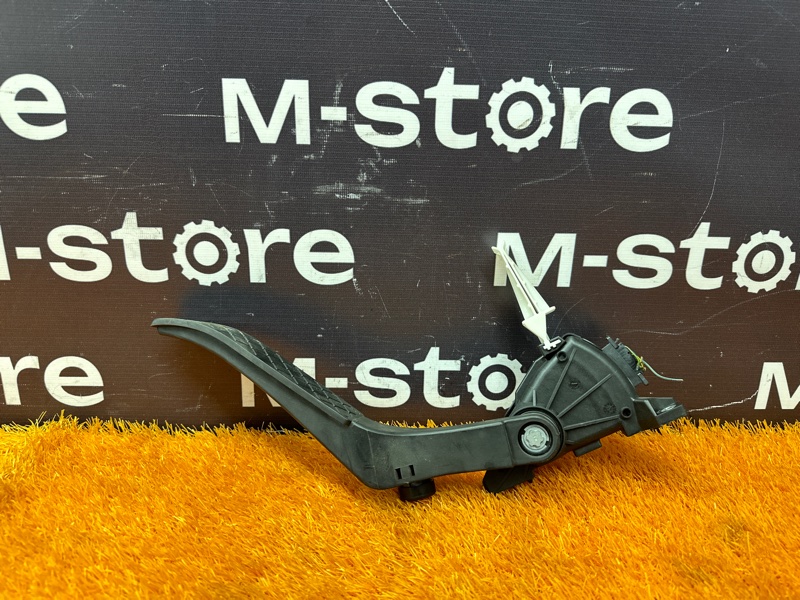 педаль газа, 500 рублей, Красноярск