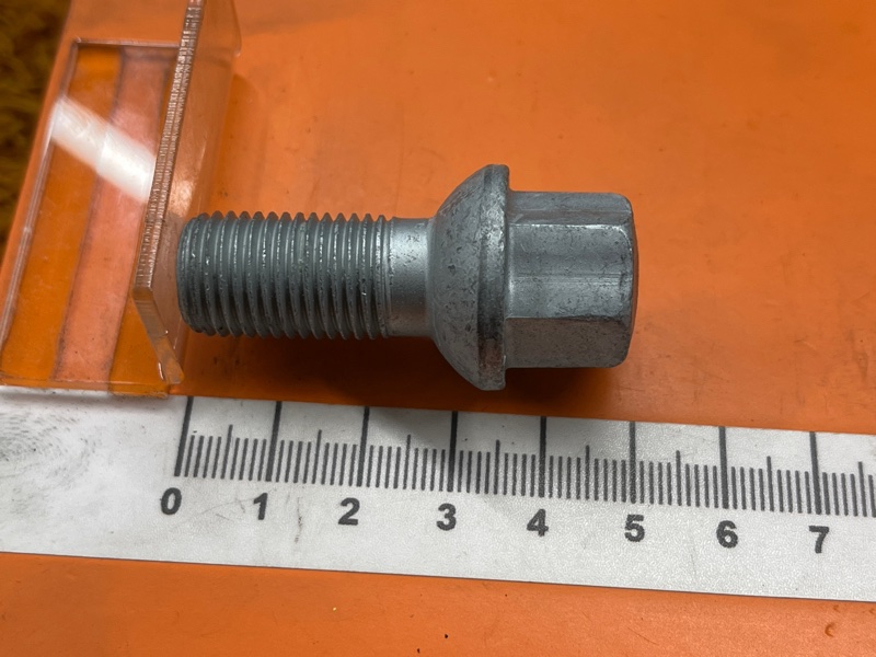 болт колесный, 500 рублей, Красноярск