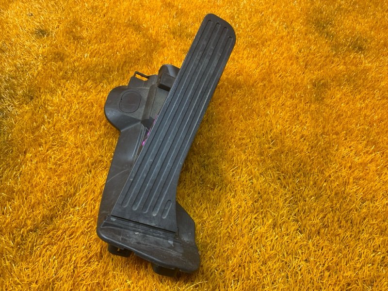 педаль газа, 1000 рублей, Красноярск