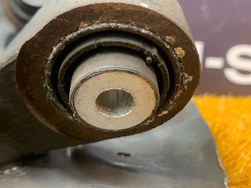 кулак поворотный, 2000 рублей, Красноярск