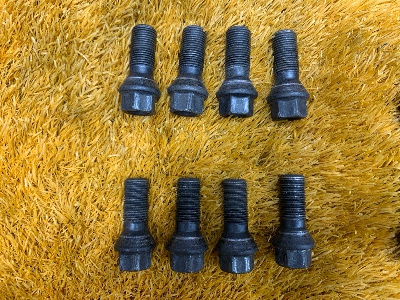 болт колесный, 2000 рублей, Красноярск