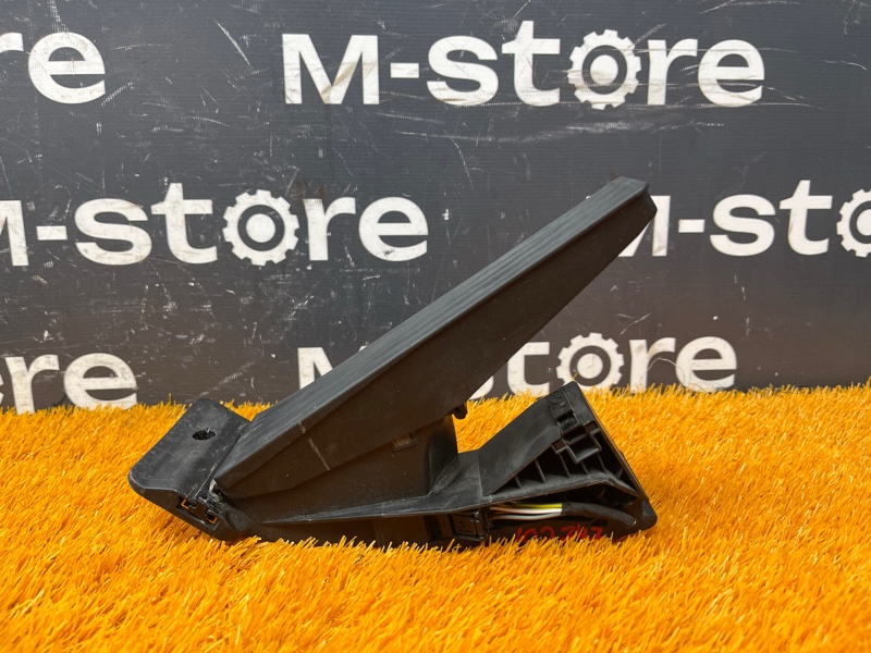 педаль газа, 1300 рублей, Красноярск