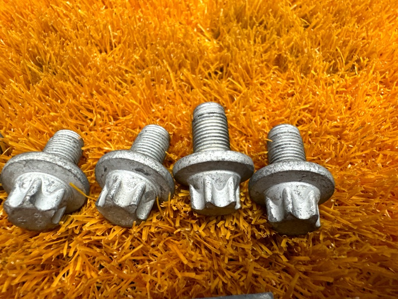 болт гидротрансформатора, 400 рублей, Красноярск