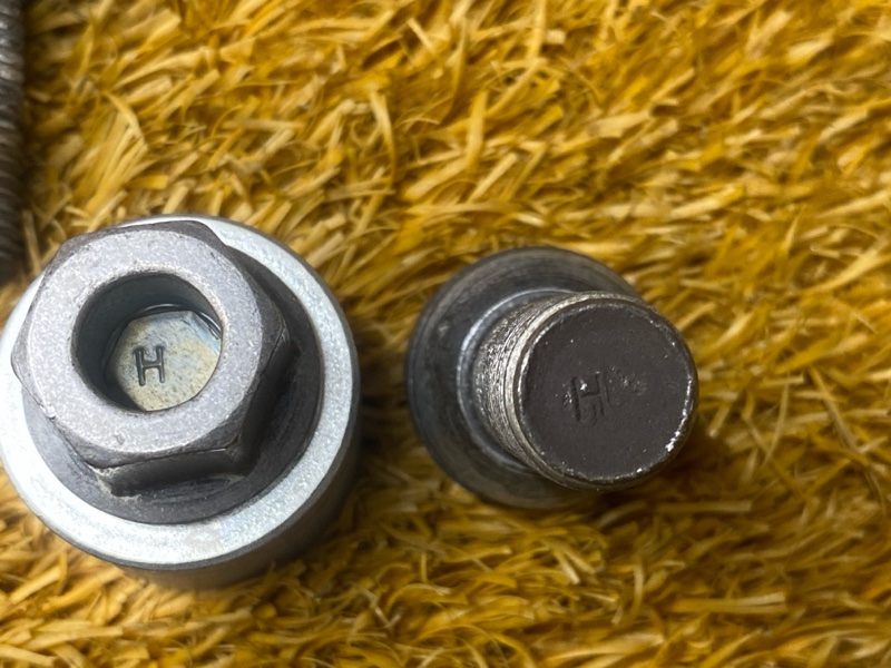 болт колесный(секретка), 1500 рублей, Красноярск