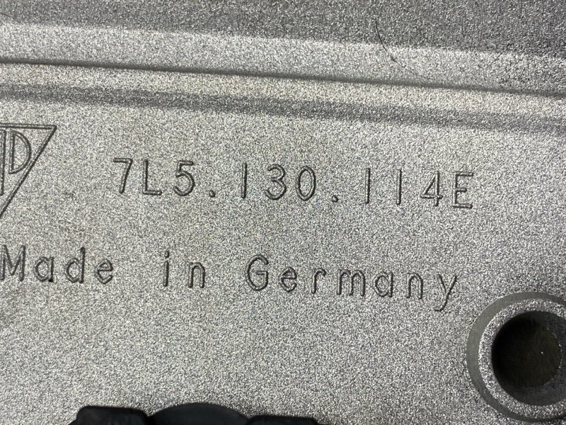 крышка двигателя, 1000 рублей, Красноярск