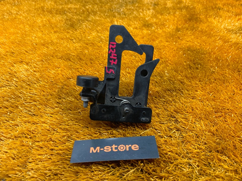 Крюк капота, 1100 рублей, Красноярск