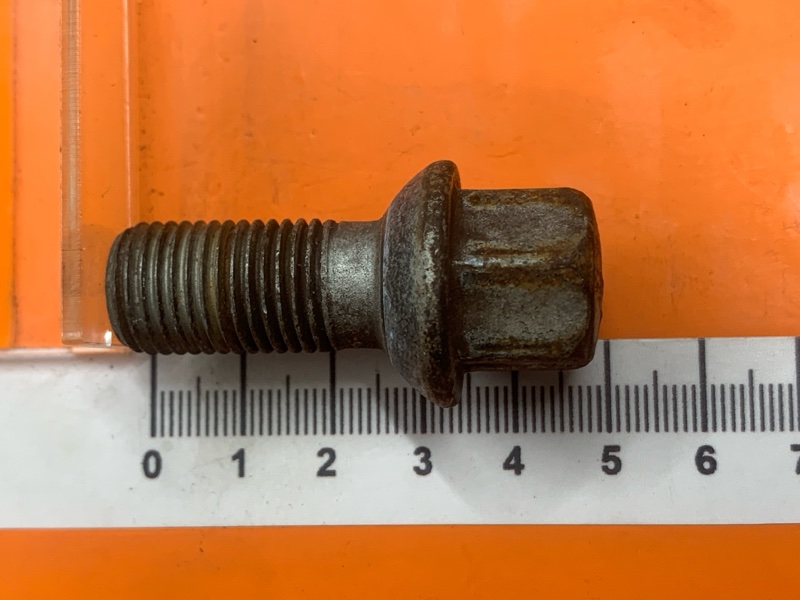 болт колесный, 2000 рублей, Красноярск