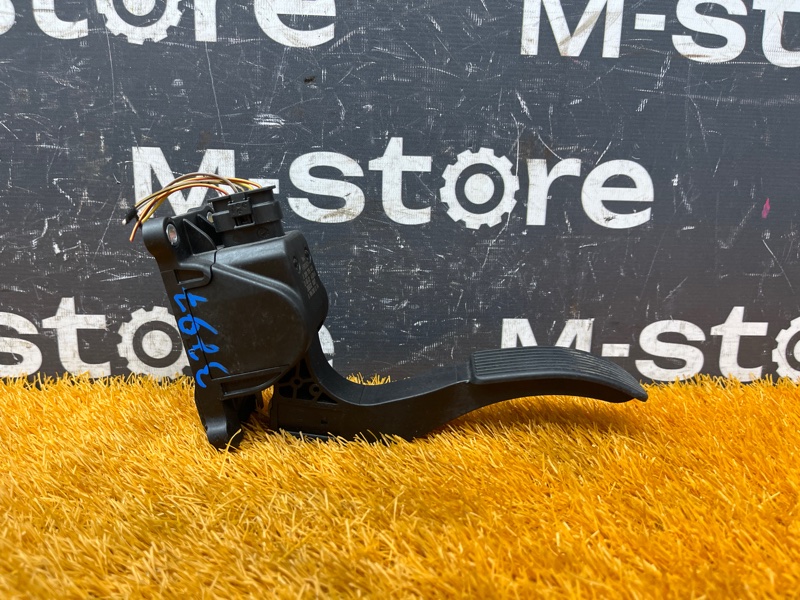 педаль газа, 2000 рублей, Красноярск