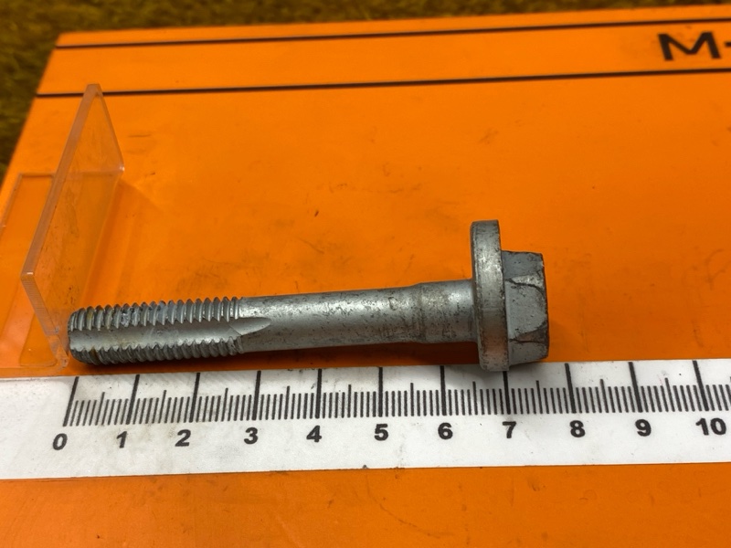 Болт развальный, 600 рублей, Красноярск