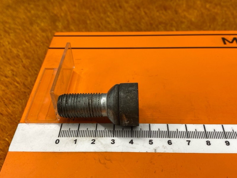 болт колесный(секретка), 2000 рублей, Красноярск