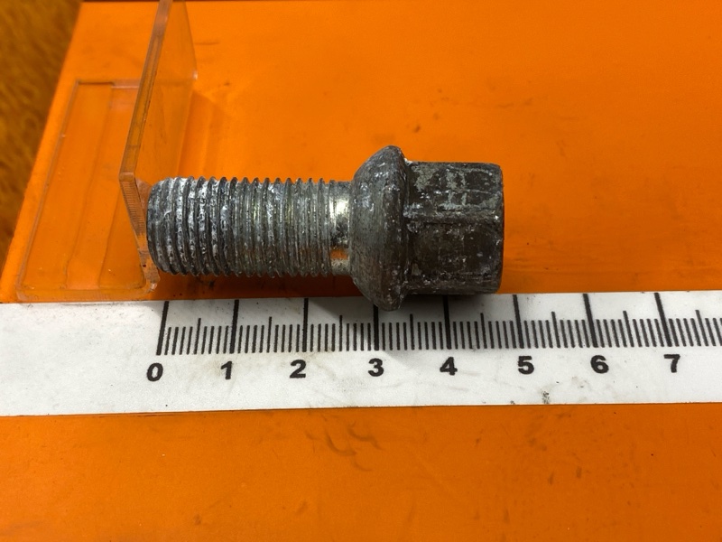 болт колесный, 2000 рублей, Красноярск