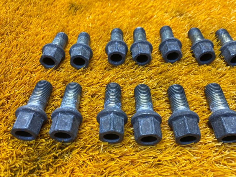 болт колесный, 2000 рублей, Красноярск