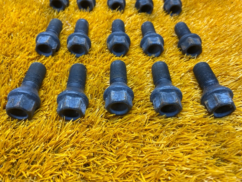 болт колесный, 2000 рублей, Красноярск