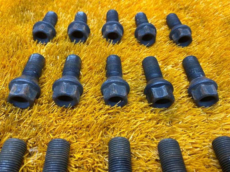 болт колесный, 2000 рублей, Красноярск