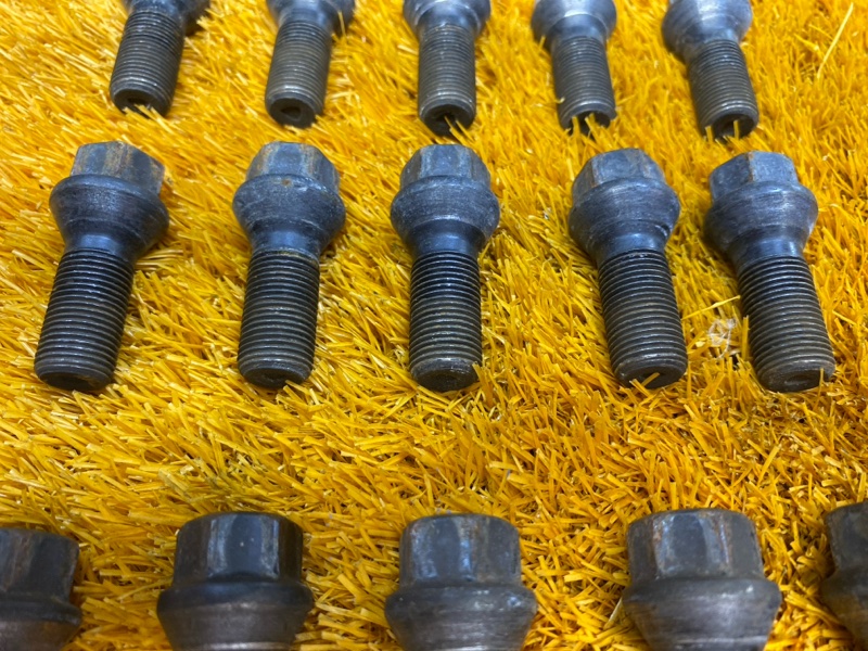 болт колесный, 2000 рублей, Красноярск