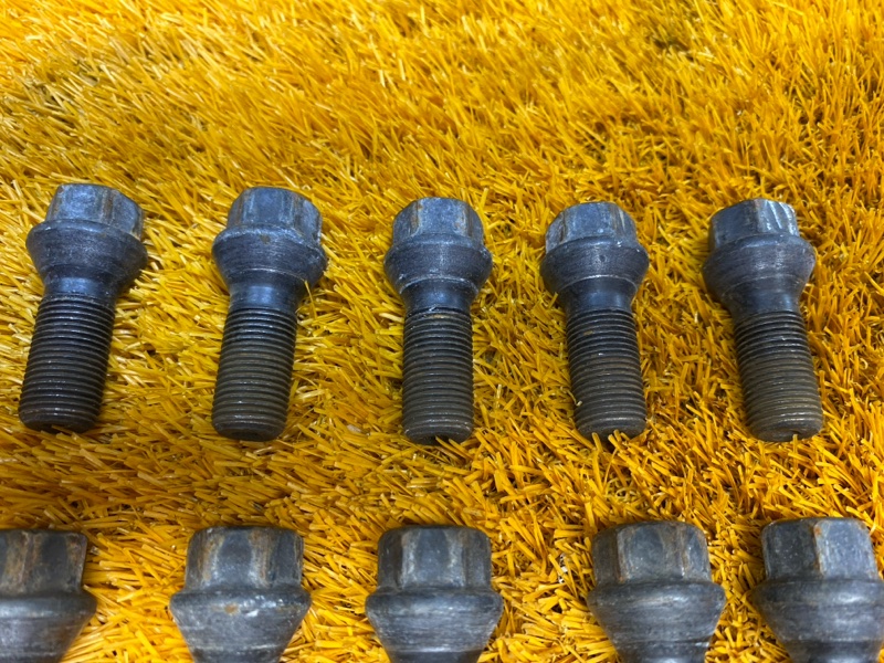 болт колесный, 2000 рублей, Красноярск