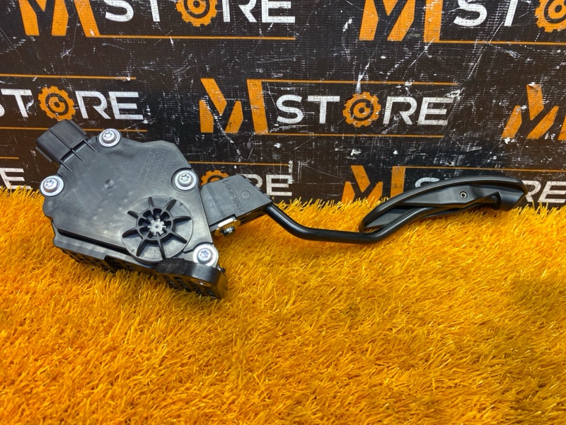 педаль газа, 1000 рублей, Красноярск