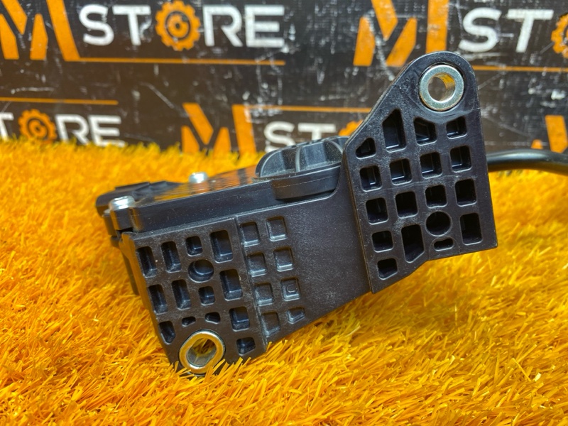 педаль газа, 1000 рублей, Красноярск