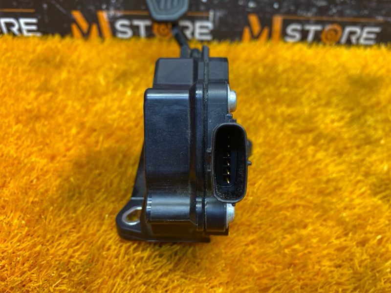 педаль газа, 1000 рублей, Красноярск