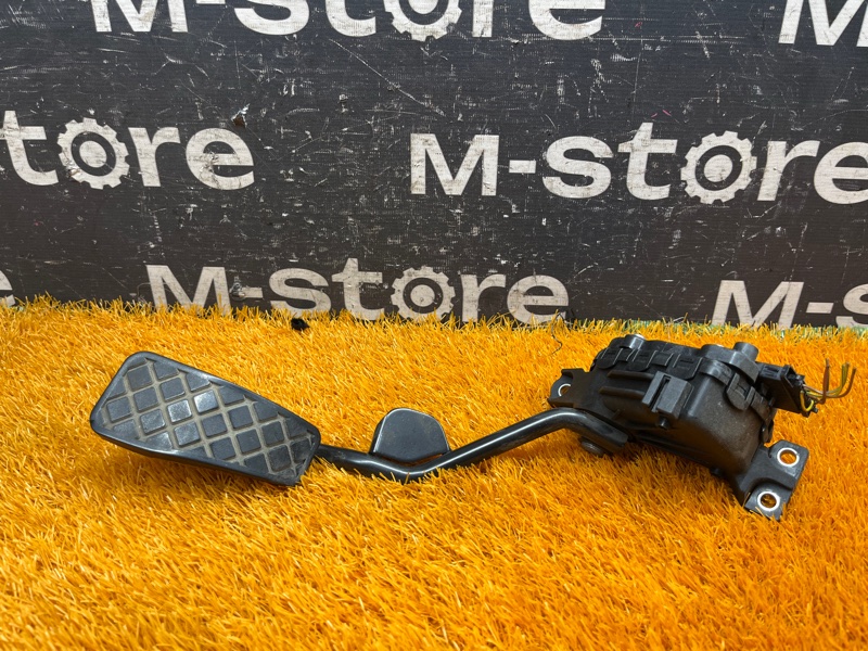 педаль газа, 400 рублей, Красноярск