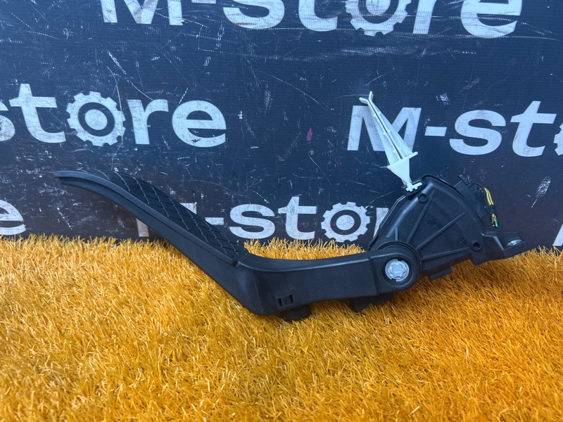 педаль газа, 500 рублей, Красноярск